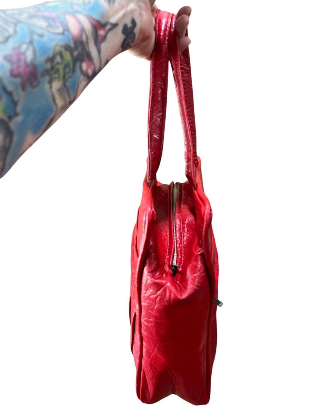 Vintage 1970s Cherry Red Crinkle Vinyl Tote Bag Mod Pleated Shoulder Purse - Picture 2 of 8